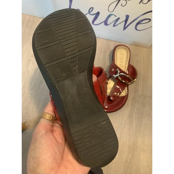 (15) Unisa womens sandals size 5.5 red color and gold - Picture 6 of 6